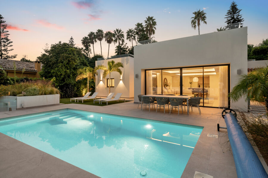 Casa Calas - Modern Home in El Paraiso