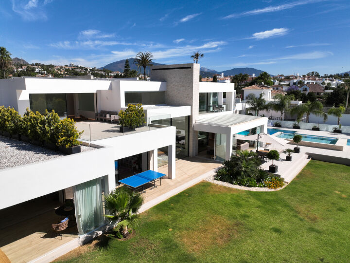 La Casa Blanca - Exceptional Modern Mansion with Guest House in the New Golden Mile