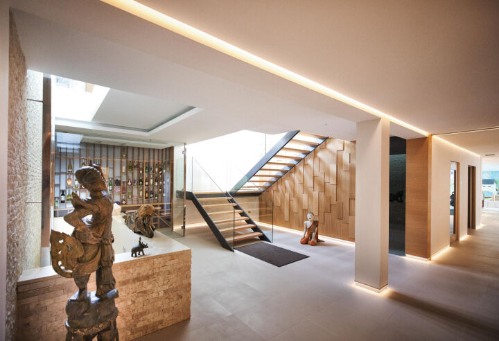 La Casa Blanca - Exceptional Modern Mansion with Guest House in the New Golden Mile