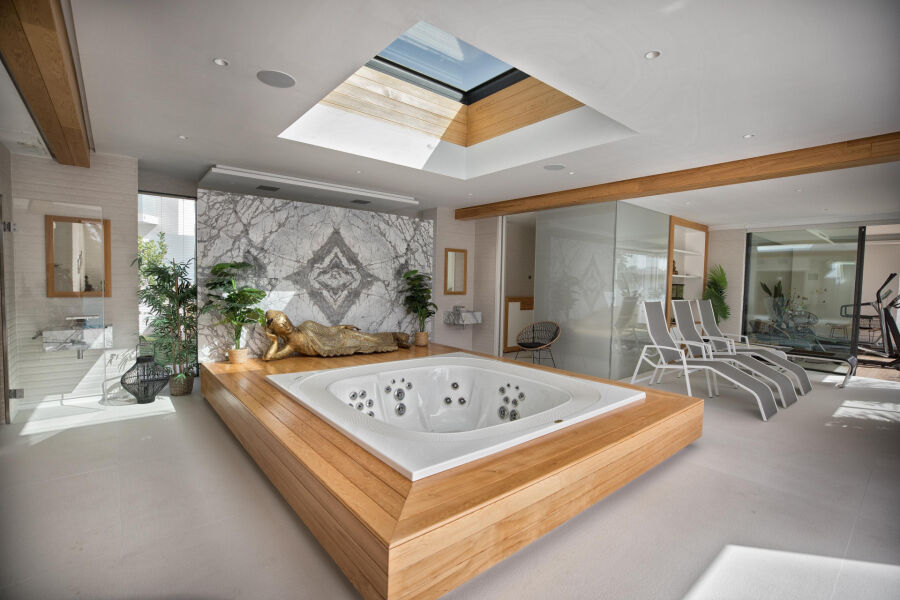 La Casa Blanca - Exceptional Modern Mansion with Guest House in the New Golden Mile
