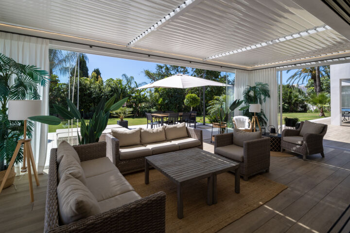 La Casa Blanca - Exceptional Modern Mansion with Guest House in the New Golden Mile