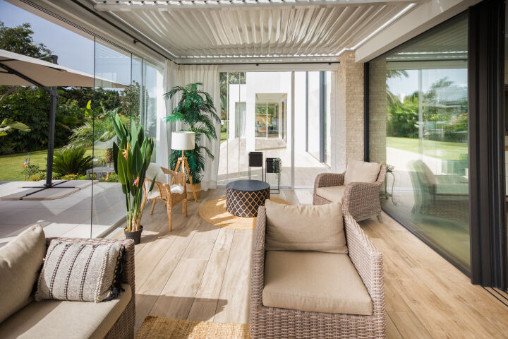 La Casa Blanca - Exceptional Modern Mansion with Guest House in the New Golden Mile