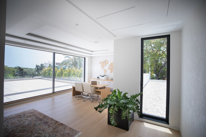 La Casa Blanca - Exceptional Modern Mansion with Guest House in the New Golden Mile