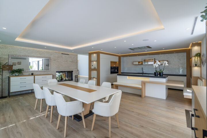 La Casa Blanca - Exceptional Modern Mansion with Guest House in the New Golden Mile
