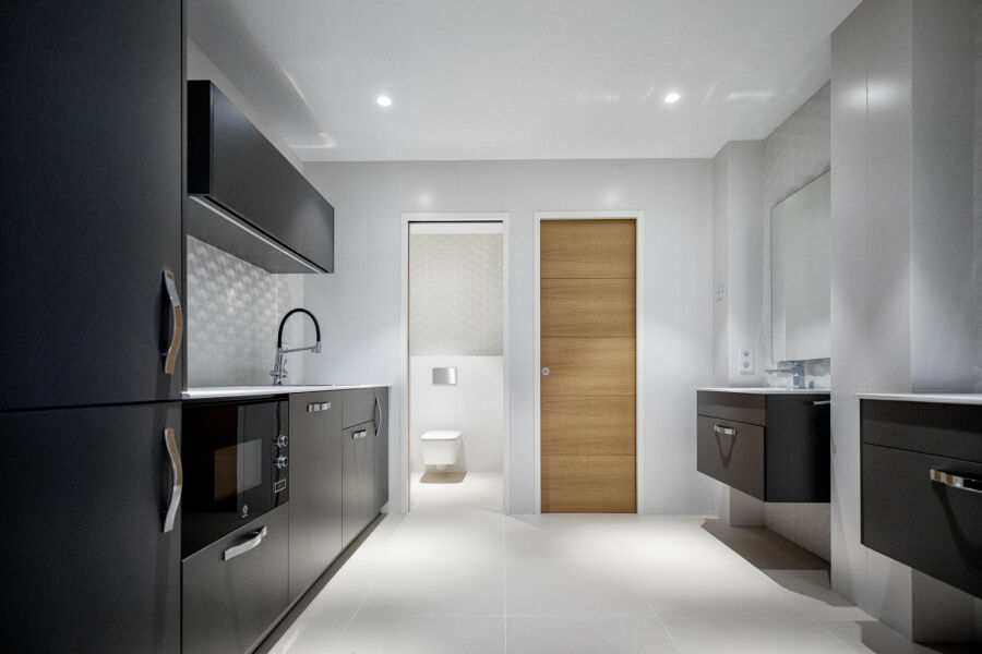 La Casa Blanca - Exceptional Modern Mansion with Guest House in the New Golden Mile