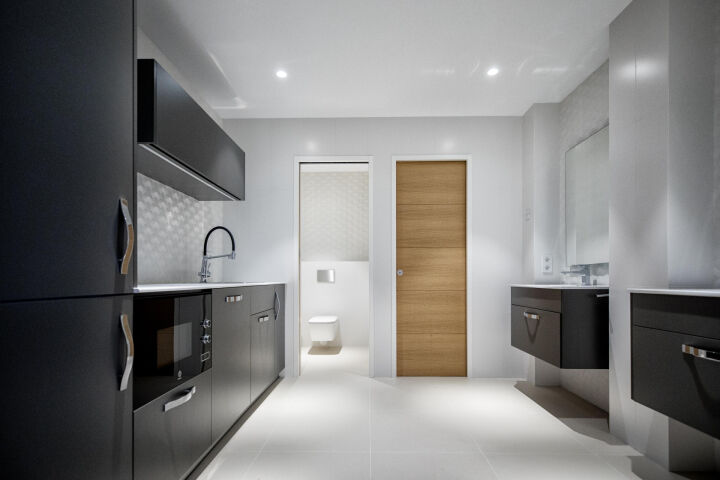 La Casa Blanca - Exceptional Modern Mansion with Guest House in the New Golden Mile