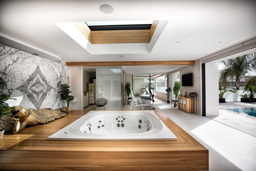 La Casa Blanca - Exceptional Modern Mansion with Guest House in the New Golden Mile