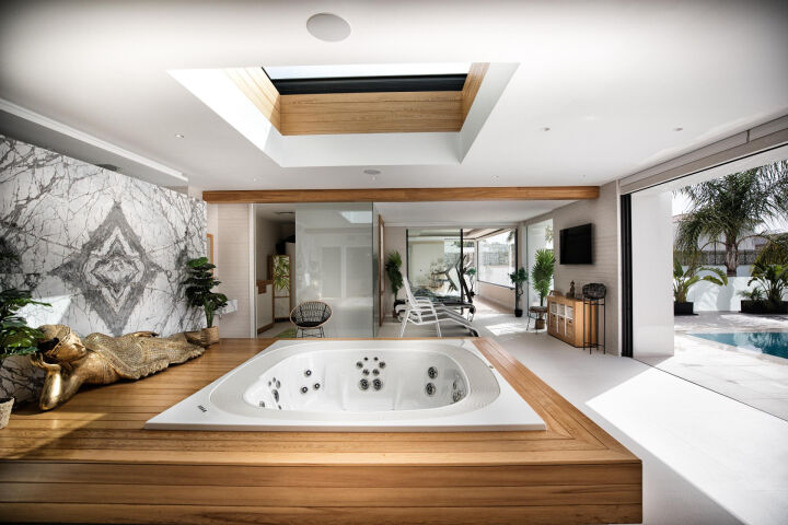 La Casa Blanca - Exceptional Modern Mansion with Guest House in the New Golden Mile