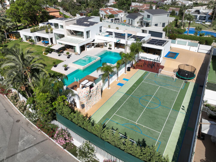La Casa Blanca - Exceptional Modern Mansion with Guest House in the New Golden Mile