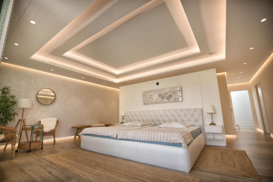 La Casa Blanca - Exceptional Modern Mansion with Guest House in the New Golden Mile