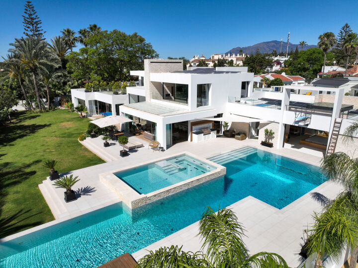 La Casa Blanca - Exceptional Modern Mansion with Guest House in the New Golden Mile