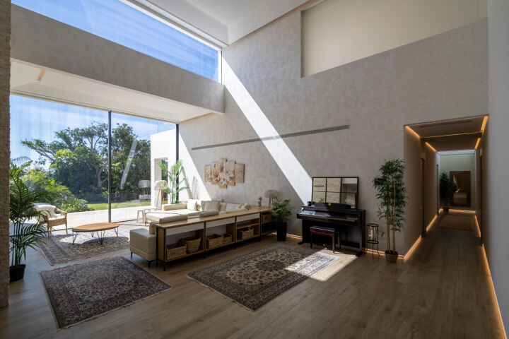 La Casa Blanca - Exceptional Modern Mansion with Guest House in the New Golden Mile
