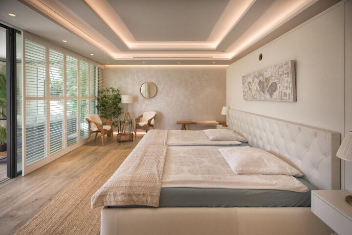 La Casa Blanca - Exceptional Modern Mansion with Guest House in the New Golden Mile