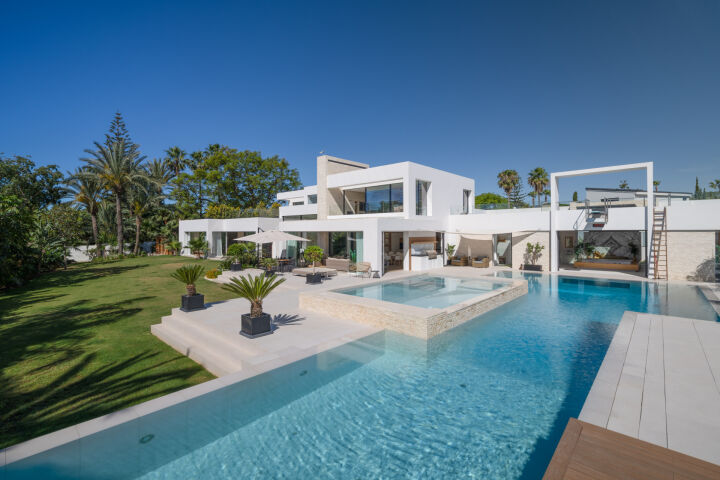 La Casa Blanca - Exceptional Modern Mansion with Guest House in the New Golden Mile