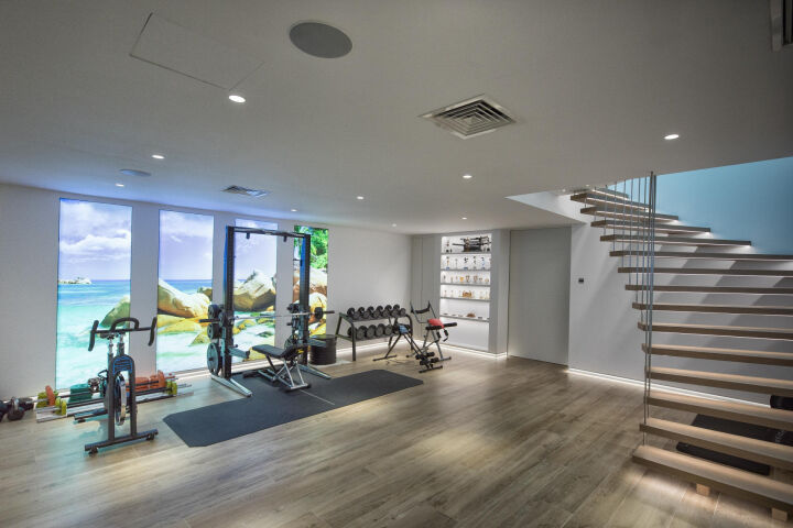 La Casa Blanca - Exceptional Modern Mansion with Guest House in the New Golden Mile