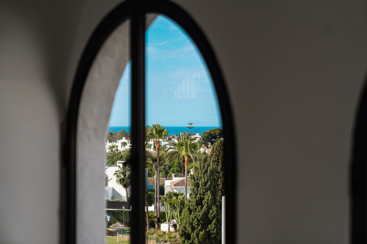 Casa Blanche - Stylish Renovated Apartment in Nueva Andalucia