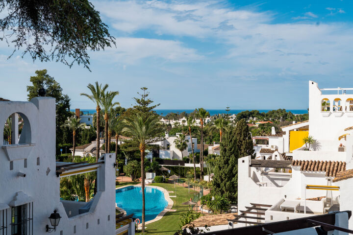 Casa Blanche - Stylish Renovated Apartment in Nueva Andalucia