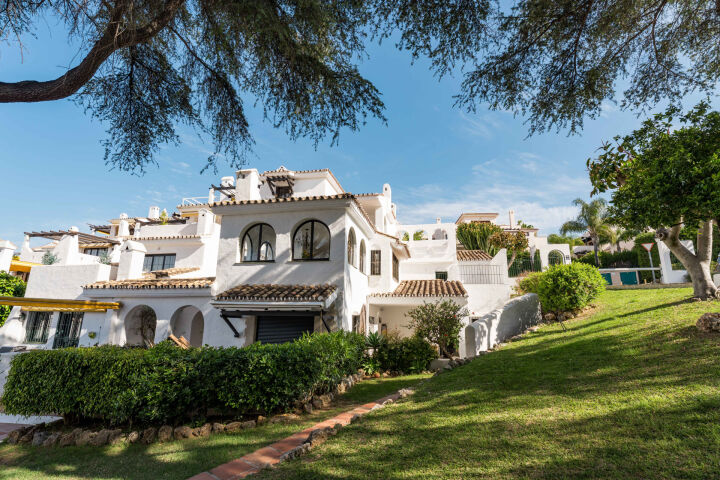 Casa Blanche - Stylish Renovated Apartment in Nueva Andalucia