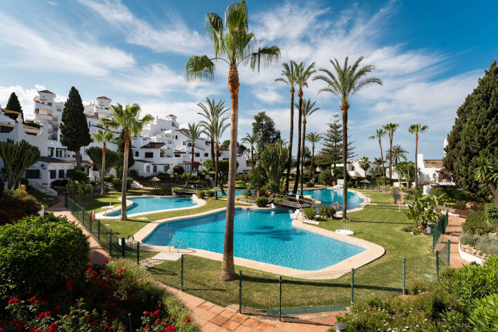 Casa Blanche - Stylish Renovated Apartment in Nueva Andalucia