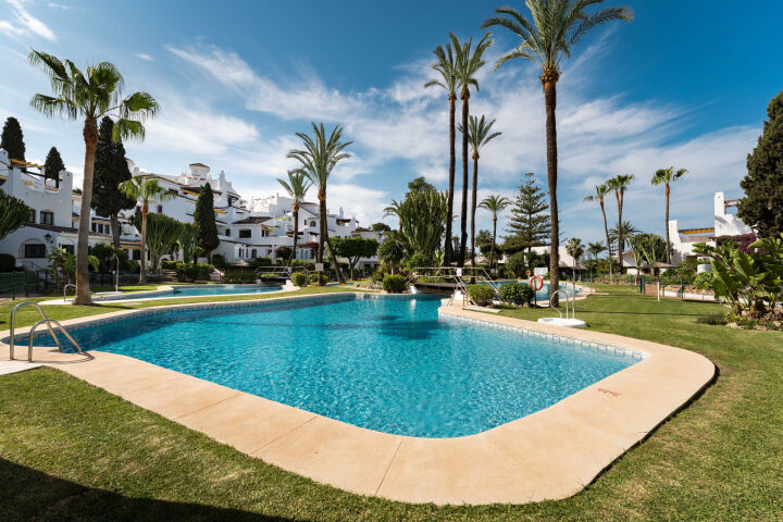 Casa Blanche - Stylish Renovated Apartment in Nueva Andalucia