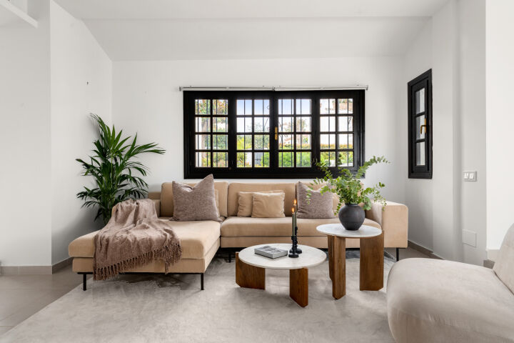 Casa Blanche - Stylish Renovated Apartment in Nueva Andalucia