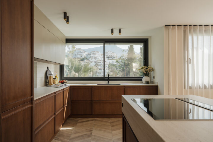 Villa Elara - Sophisticated Renovated Villa in the Heart of Nueva Andalucía