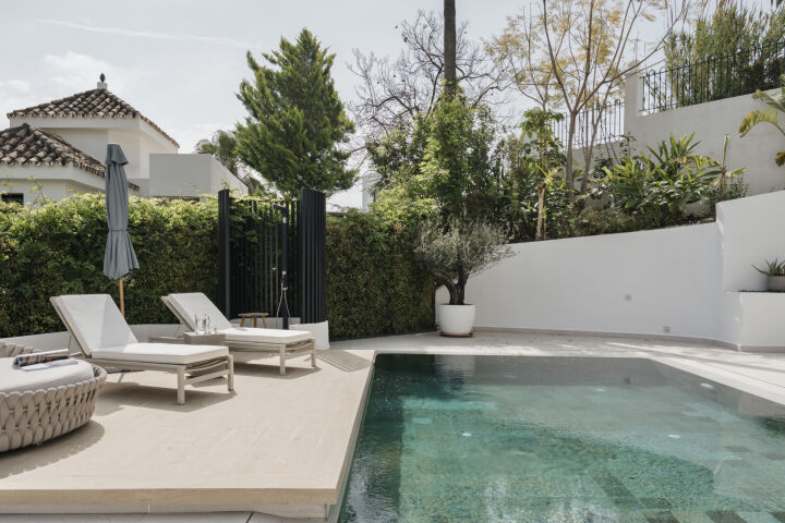 Villa Elara - Sophisticated Renovated Villa in the Heart of Nueva Andalucía