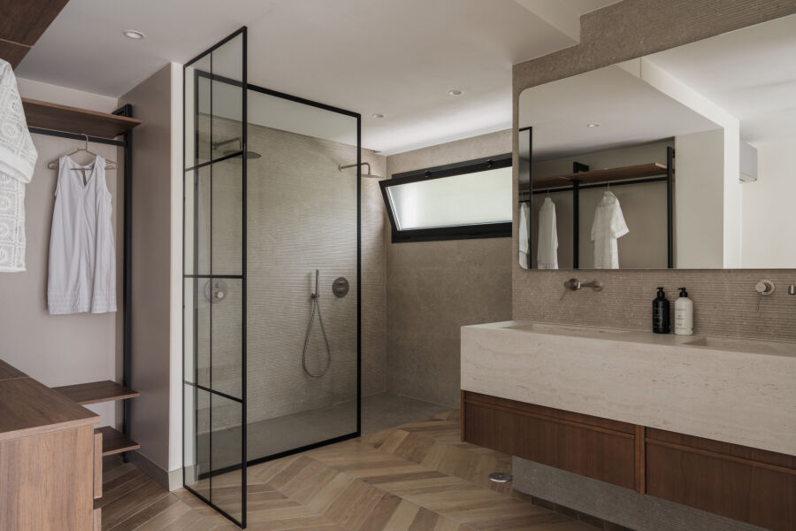 Villa Elara - Sophisticated Renovated Villa in the Heart of Nueva Andalucía