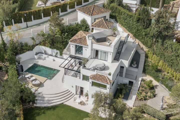 Villa Elara - Sophisticated Renovated Villa in the Heart of Nueva Andalucía