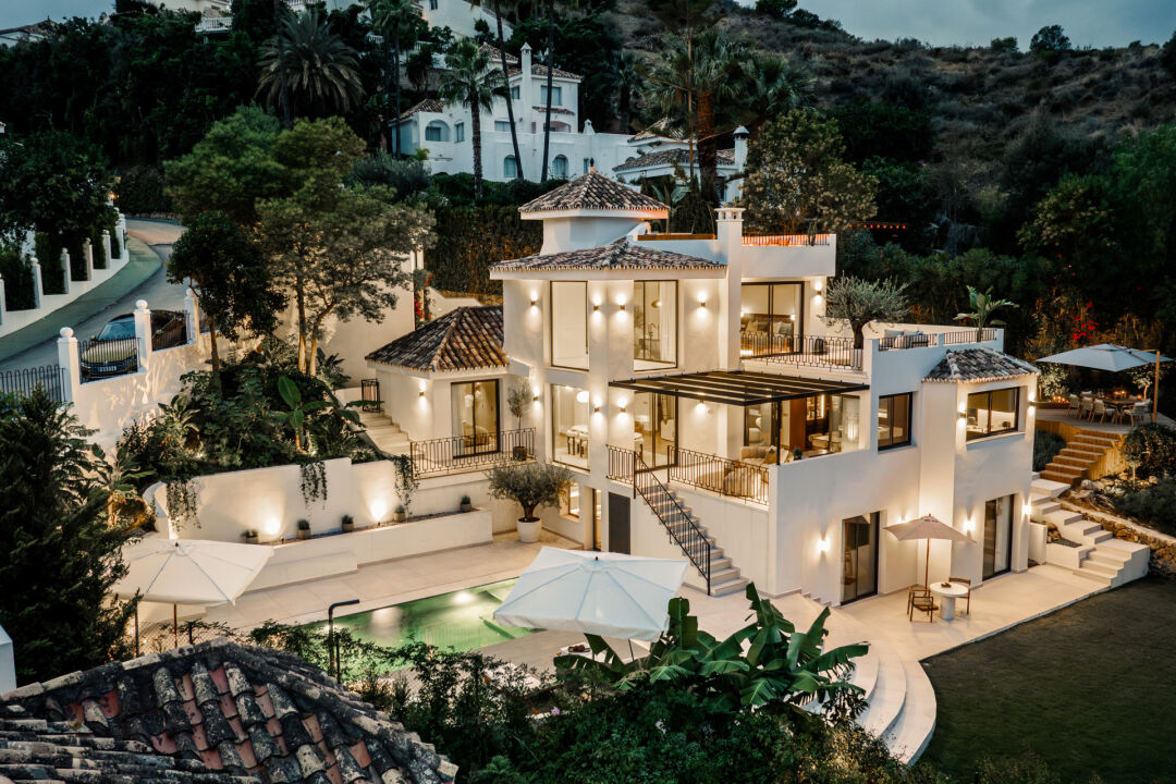 Villa Elara - Sophisticated Renovated Villa in the Heart of Nueva Andalucía