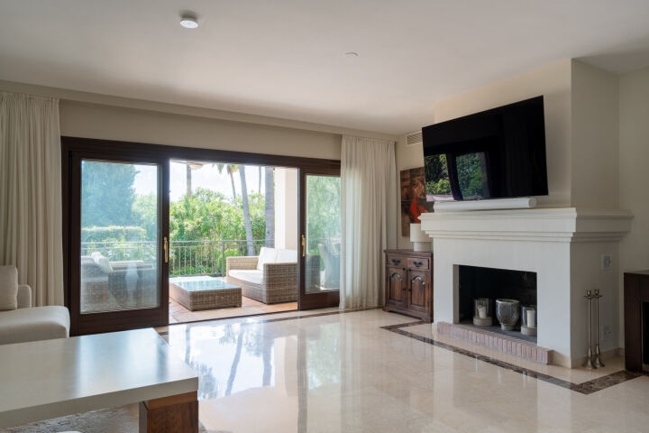 Villa Ariza - Andalusian-Style Villa with Sea Views in El Rosario, Marbella East