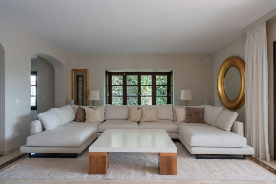 Villa Ariza - Andalusian-Style Villa with Sea Views in El Rosario, Marbella East
