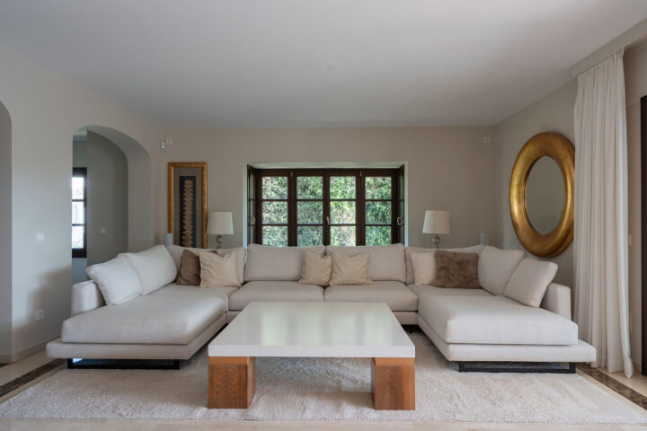 Villa Ariza - Andalusian-Style Villa with Sea Views in El Rosario, Marbella East