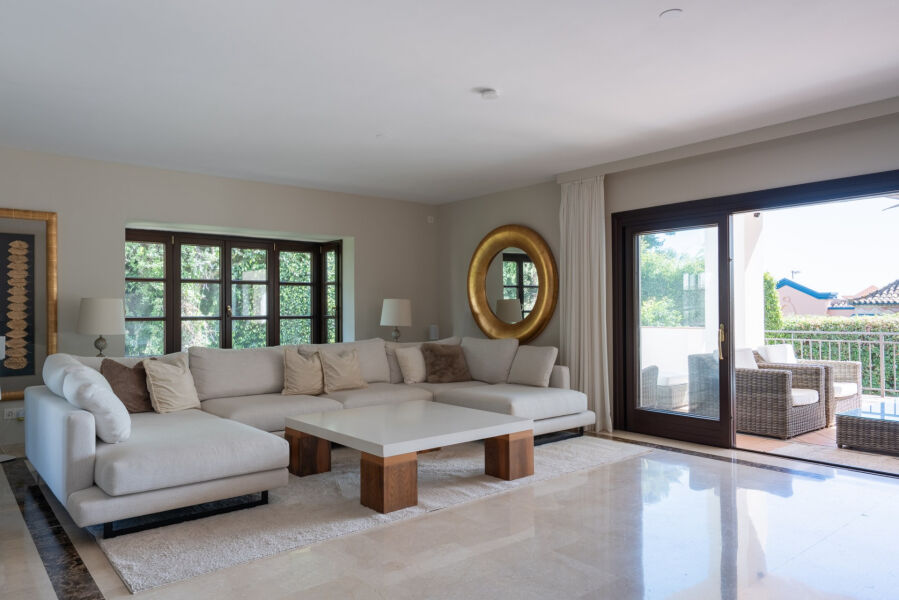 Villa Ariza - Andalusian-Style Villa with Sea Views in El Rosario, Marbella East