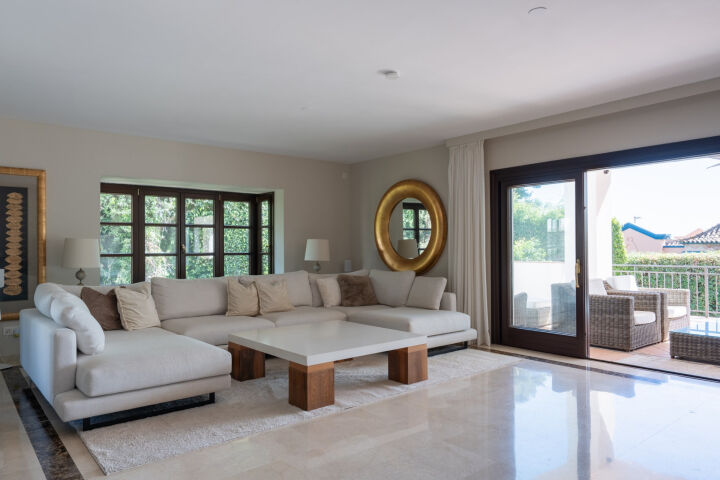 Villa Ariza - Andalusian-Style Villa with Sea Views in El Rosario, Marbella East