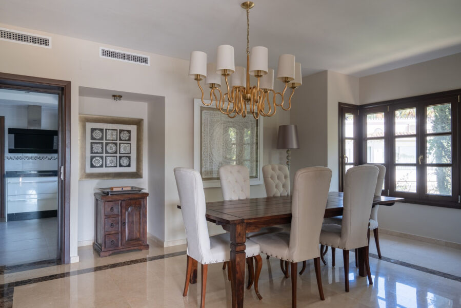 Villa Ariza - Andalusian-Style Villa with Sea Views in El Rosario, Marbella East