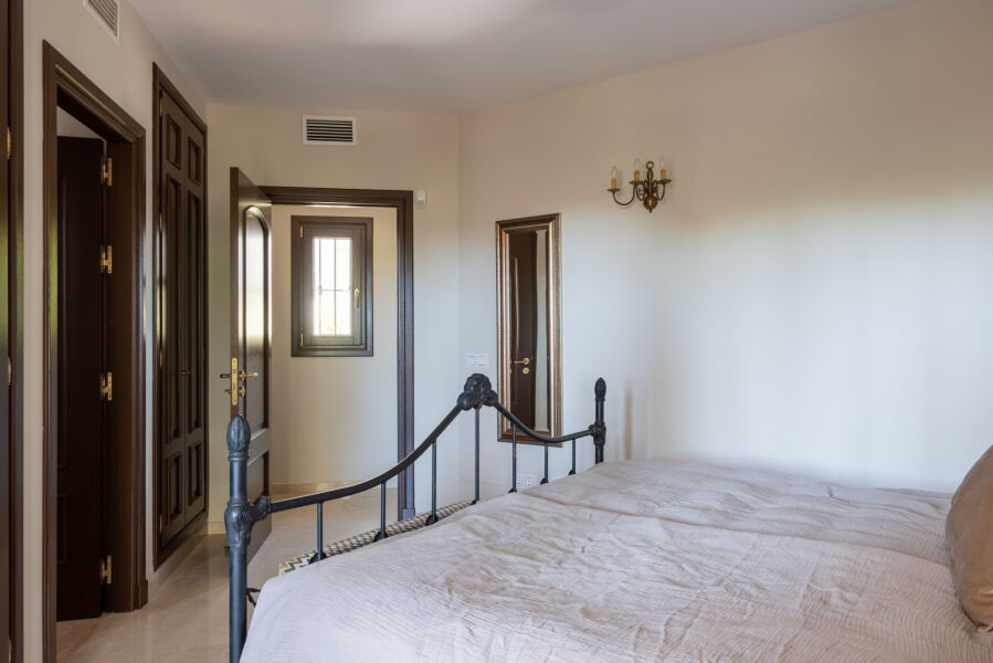 Villa Ariza - Andalusian-Style Villa with Sea Views in El Rosario, Marbella East