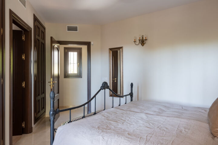 Villa Ariza - Andalusian-Style Villa with Sea Views in El Rosario, Marbella East