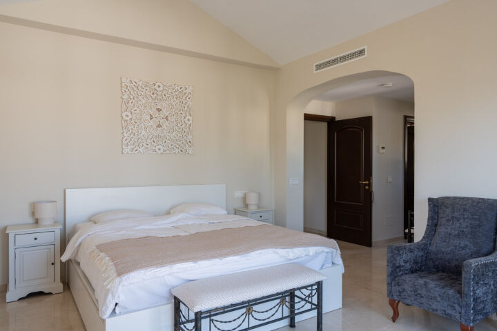 Villa Ariza - Andalusian-Style Villa with Sea Views in El Rosario, Marbella East