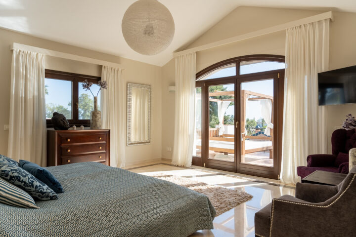 Villa Ariza - Andalusian-Style Villa with Sea Views in El Rosario, Marbella East