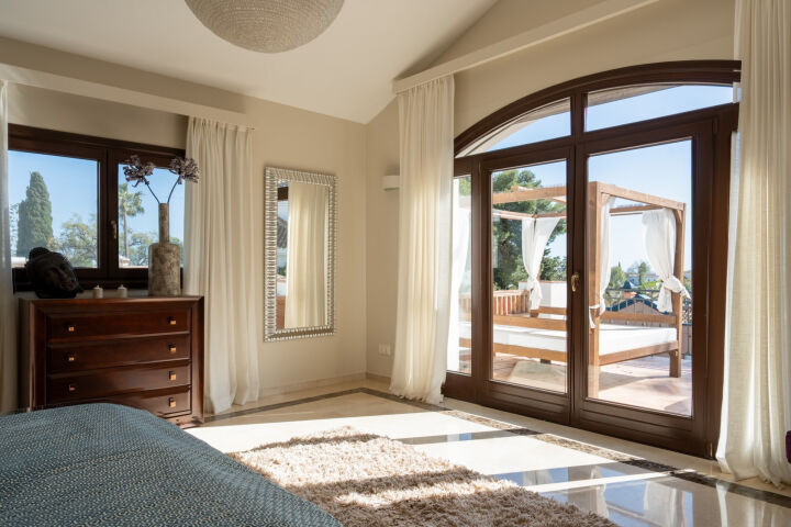 Villa Ariza - Andalusian-Style Villa with Sea Views in El Rosario, Marbella East