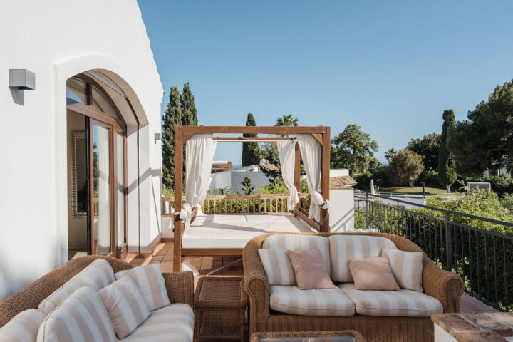 Villa Ariza - Andalusian-Style Villa with Sea Views in El Rosario, Marbella East