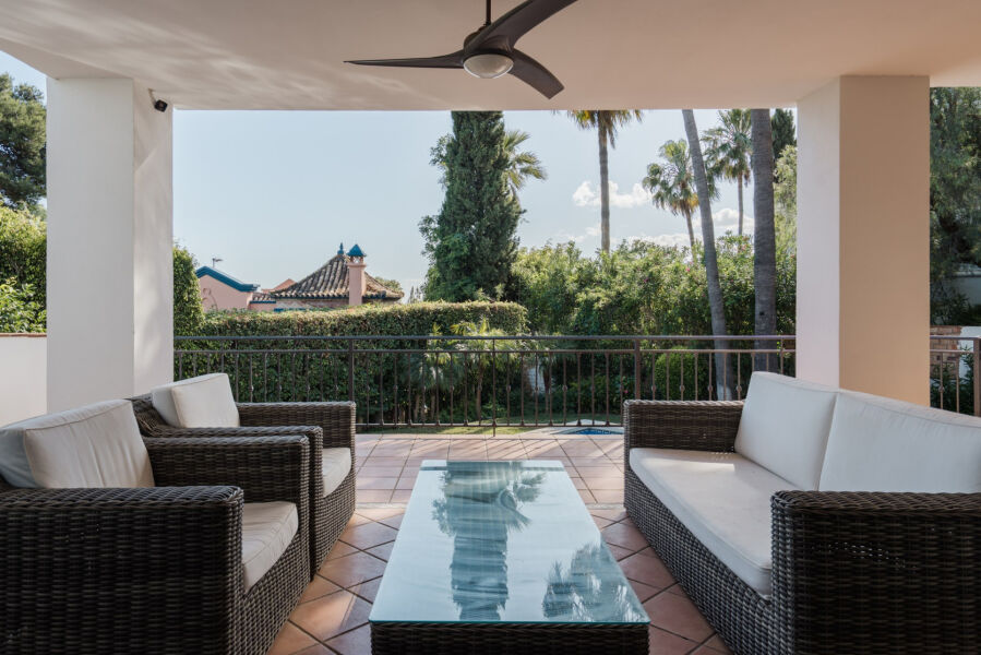 Villa Ariza - Andalusian-Style Villa with Sea Views in El Rosario, Marbella East