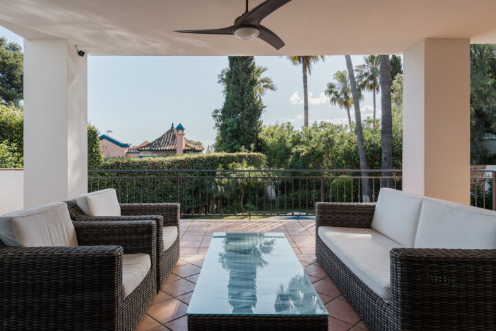 Villa Ariza - Andalusian-Style Villa with Sea Views in El Rosario, Marbella East