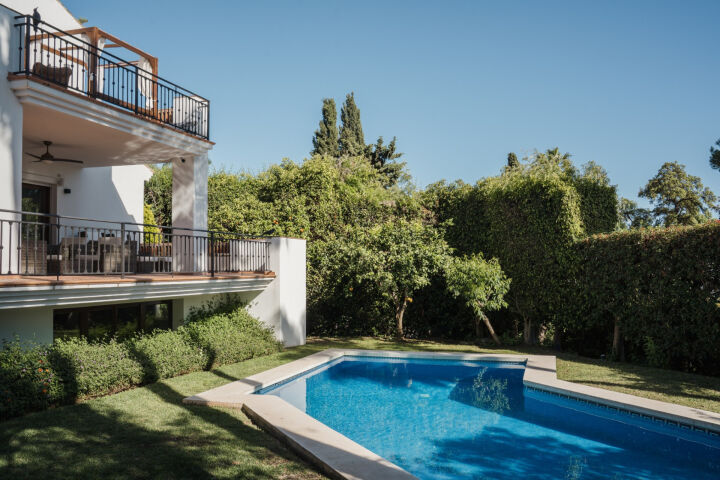 Villa Ariza - Andalusian-Style Villa with Sea Views in El Rosario, Marbella East