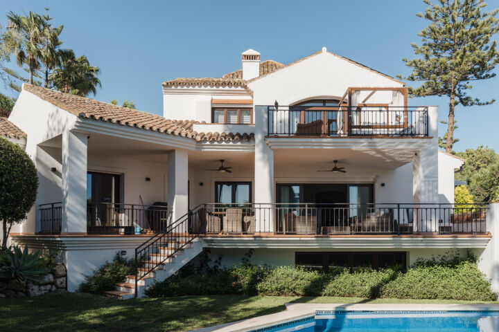 Villa Ariza - Andalusian-Style Villa with Sea Views in El Rosario, Marbella East