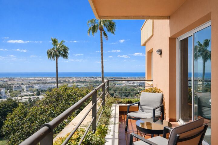 Magna 188 - Newly Renovated Frontline Golf Apartment in Magna Marbella