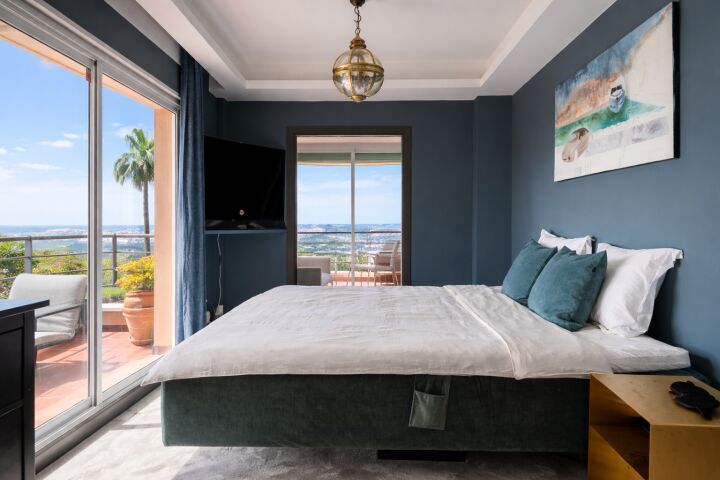 Magna 188 - Newly Renovated Frontline Golf Apartment in Magna Marbella