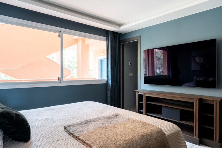 Magna 188 - Newly Renovated Frontline Golf Apartment in Magna Marbella