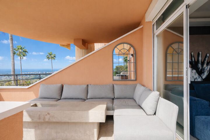 Magna 188 - Newly Renovated Frontline Golf Apartment in Magna Marbella
